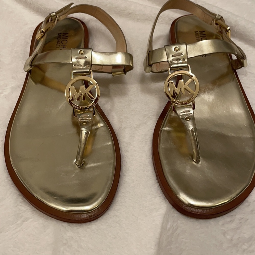 Women's Michael Kors leather upper gold sandals w side buckle,  dressy,
sz 5.5